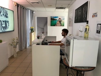 Sea Line From R&A Group,61 Ben Gurion Bat Yam,1 star