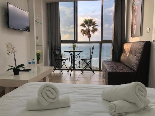 Sea Line From R&A Group,61 Ben Gurion Bat Yam,1 star