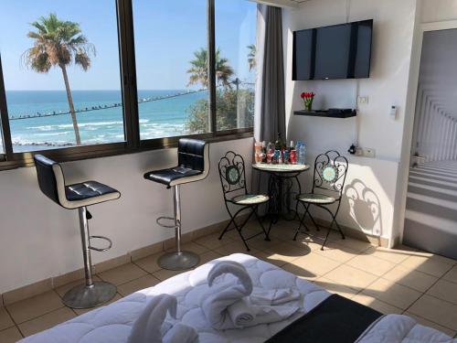Sea Line From R&A Group,61 Ben Gurion Bat Yam,1 star