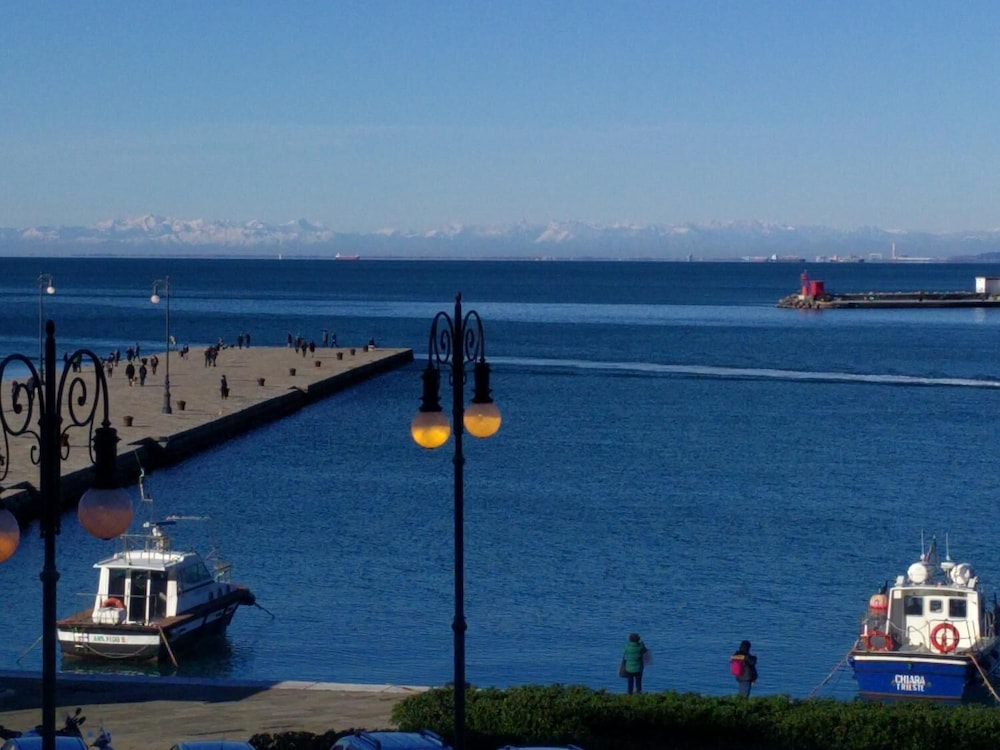 peps rooms by the sea