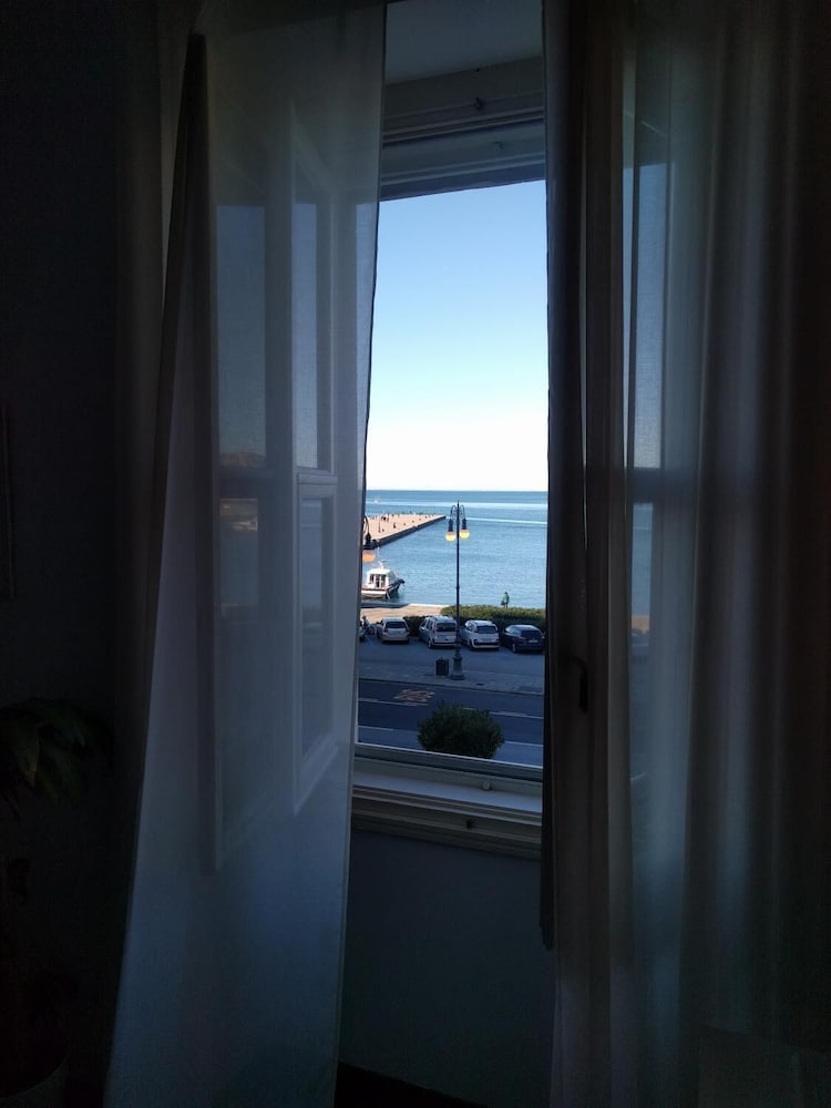 peps rooms by the sea