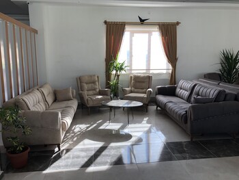 green garden house hotel