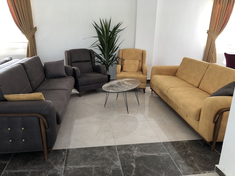 green garden house hotel