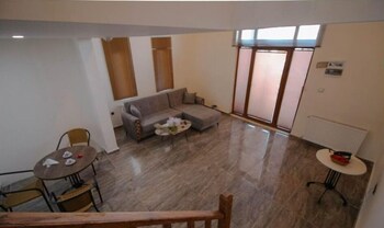 green garden house hotel