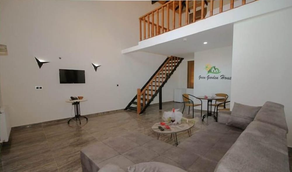 green garden house hotel