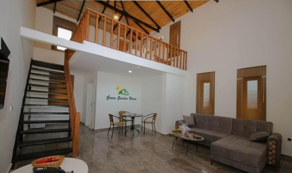 green garden house hotel