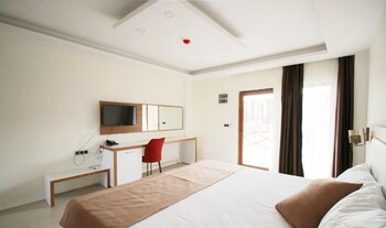 green garden house hotel