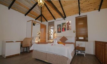 green garden house hotel