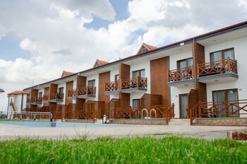 green garden house hotel