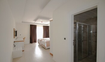 green garden house hotel