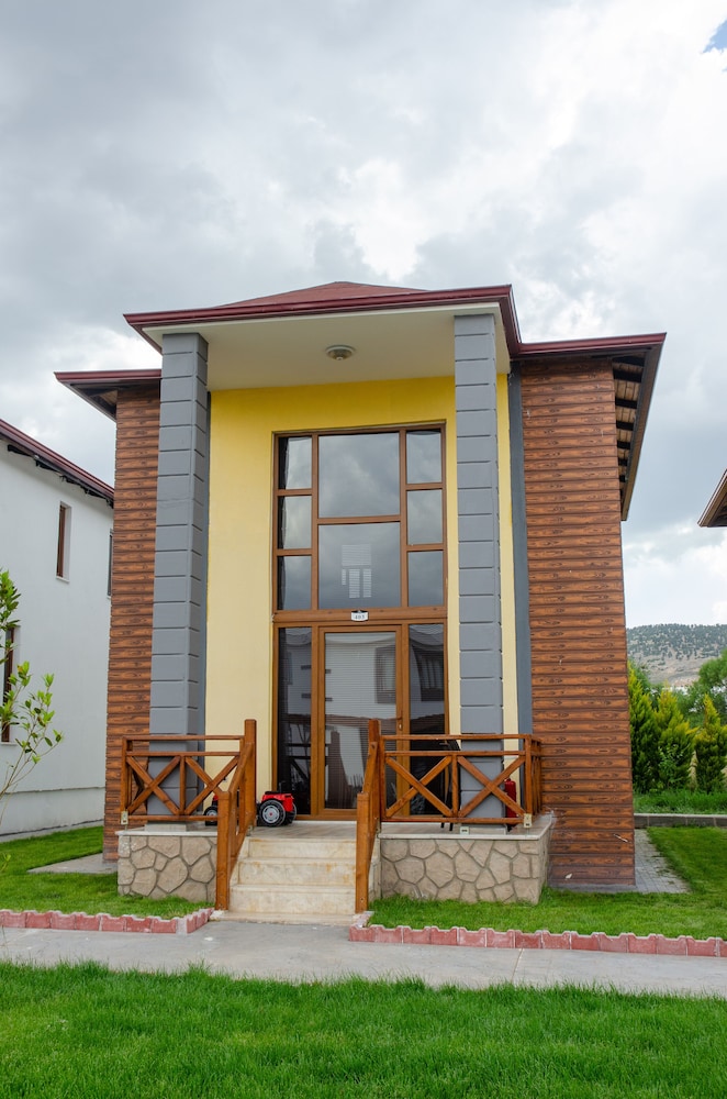 green garden house hotel