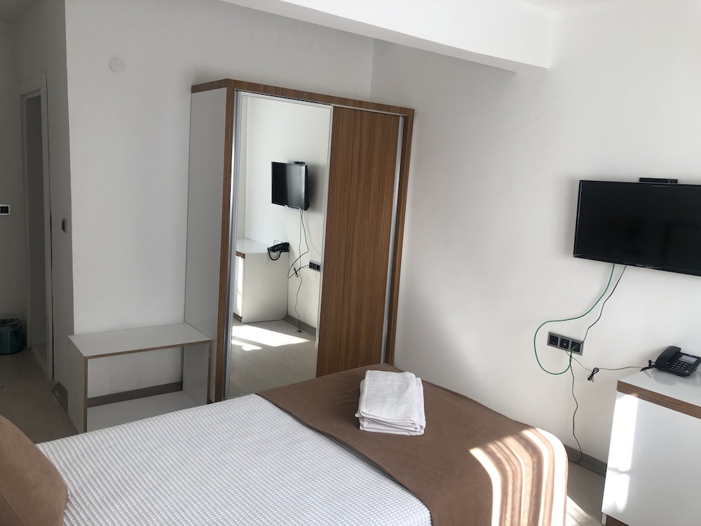 green garden house hotel