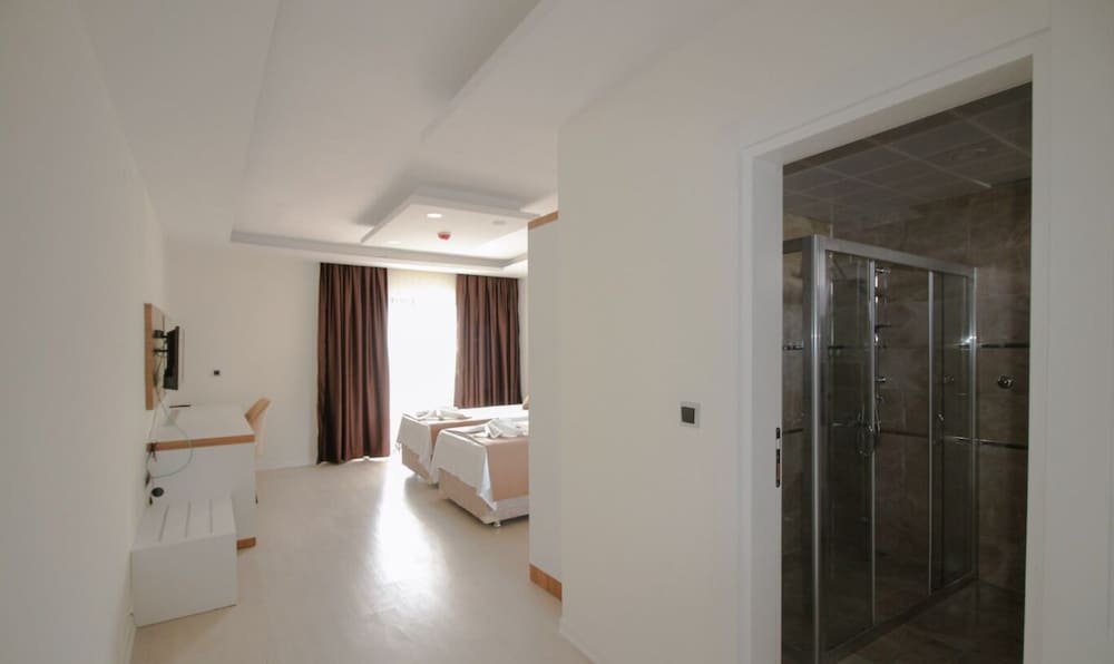 green garden house hotel