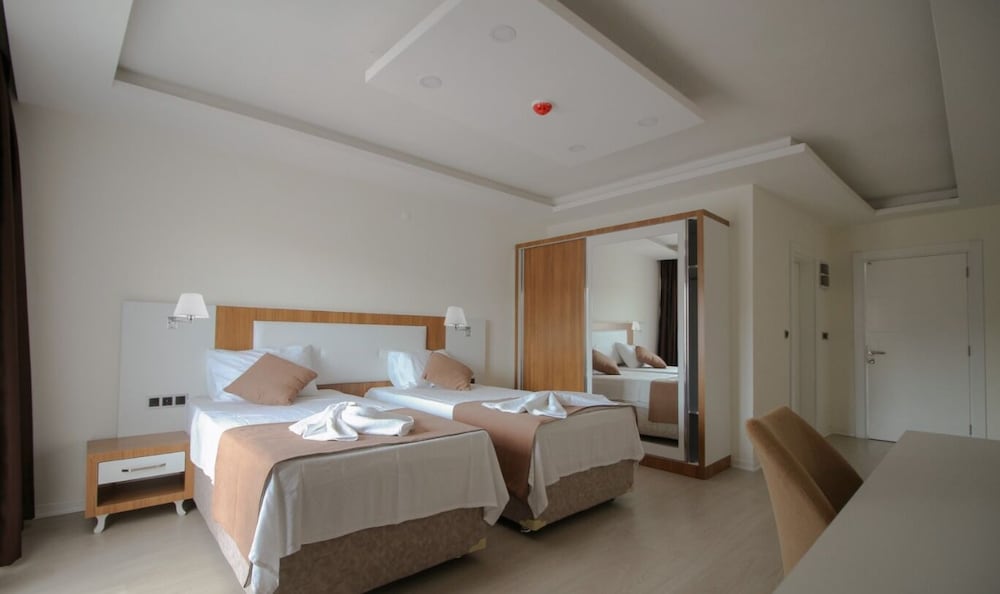 green garden house hotel