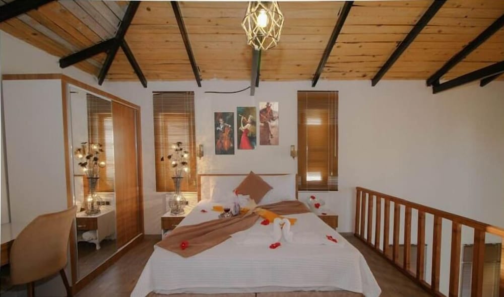 green garden house hotel