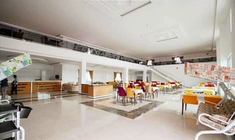 green garden house hotel