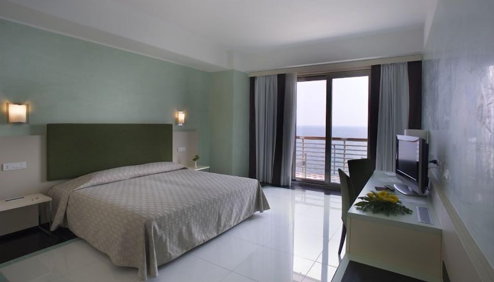 grand hotel salerno