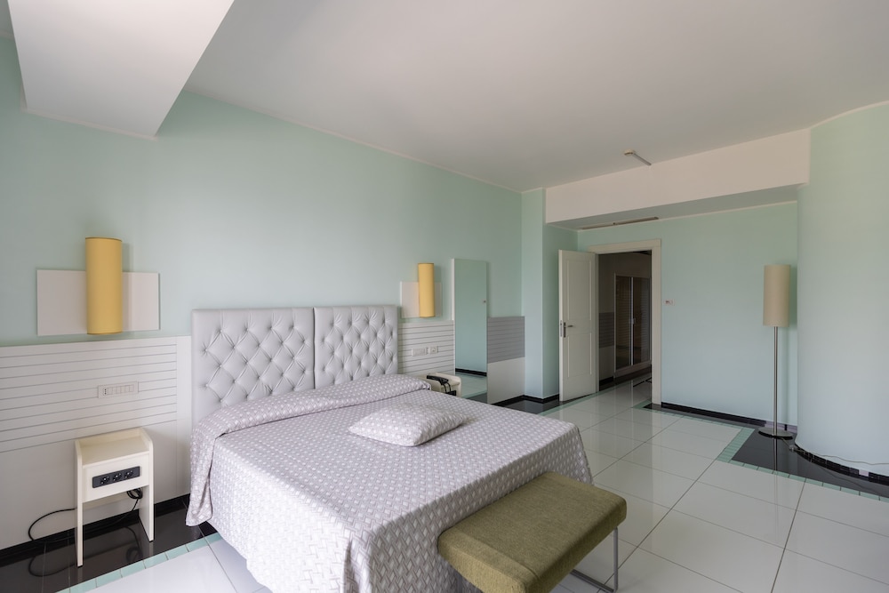 grand hotel salerno