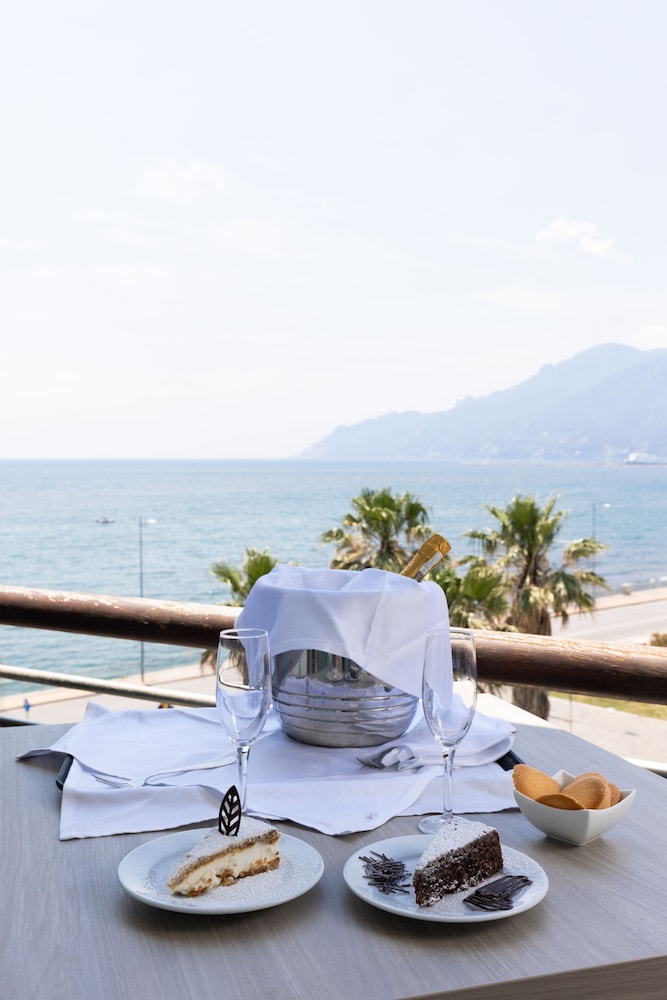 grand hotel salerno