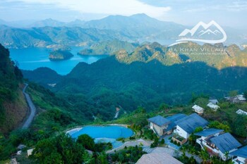 bakhan village resort