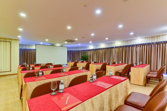 regalia gold hotel