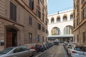 roma station house