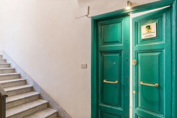roma station house
