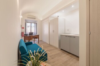 roma station house