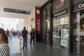 roma station house