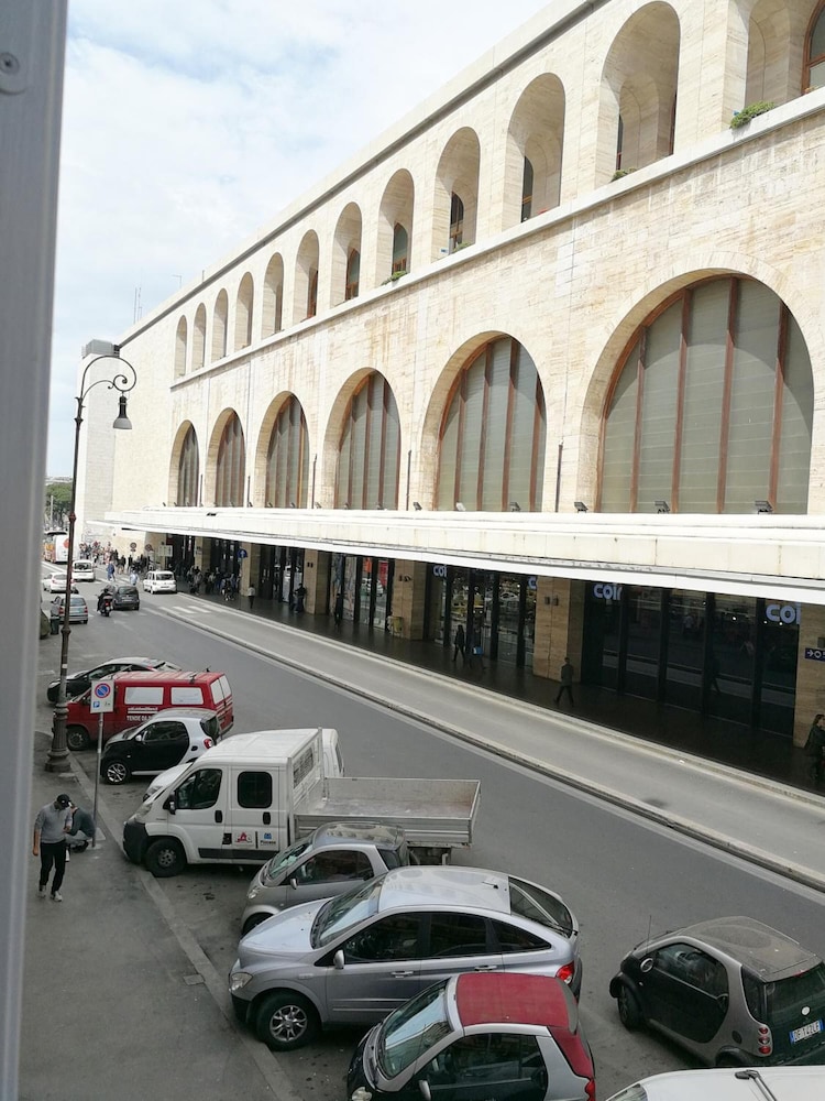 roma station house
