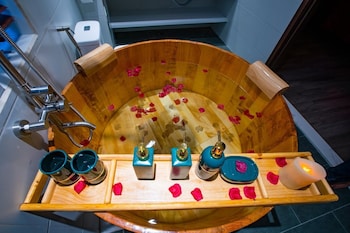 Zen Love Station - Adults Only,Mahattan 14-07 Vinhomes Imperia Thuong Ly Hong Bang Hai Phong 180000,2 star