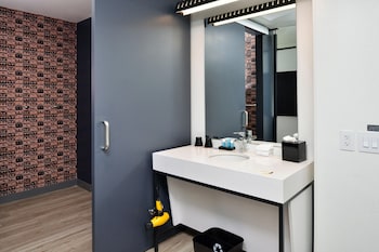 aloft charlotte airport