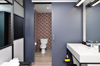 aloft charlotte airport