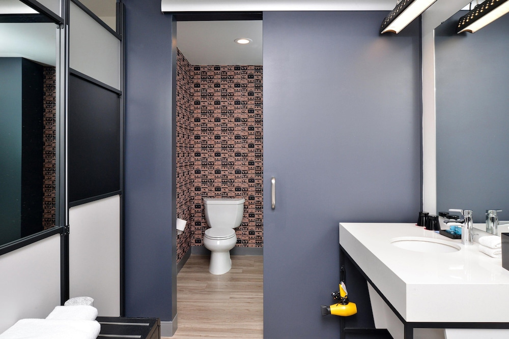 aloft charlotte airport