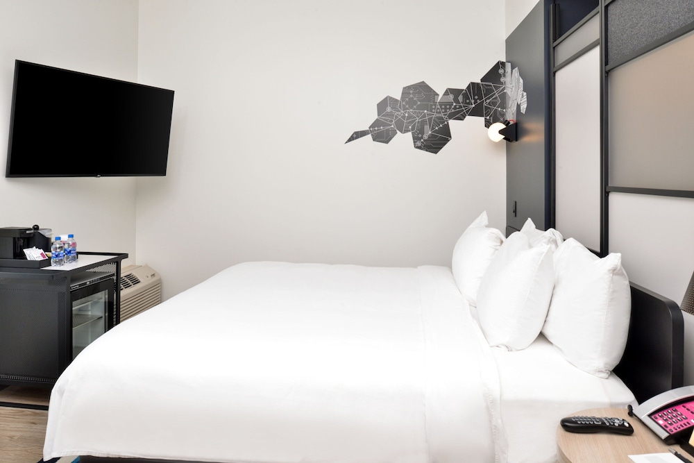 aloft charlotte airport