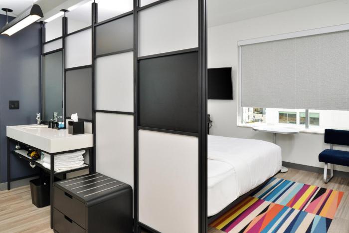 aloft charlotte airport