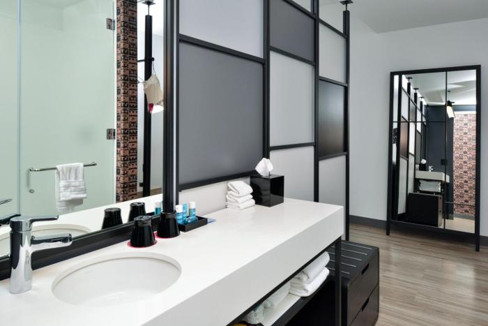 aloft charlotte airport