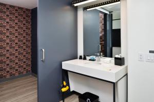 aloft charlotte airport