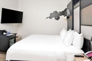 aloft charlotte airport