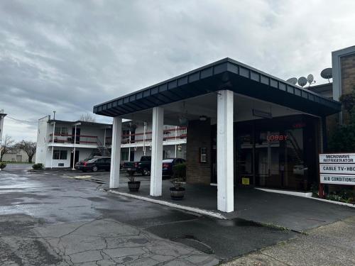 Travelers Inn By Oyo Longview Kelso,Near Lake Sacajawea Park,2 star