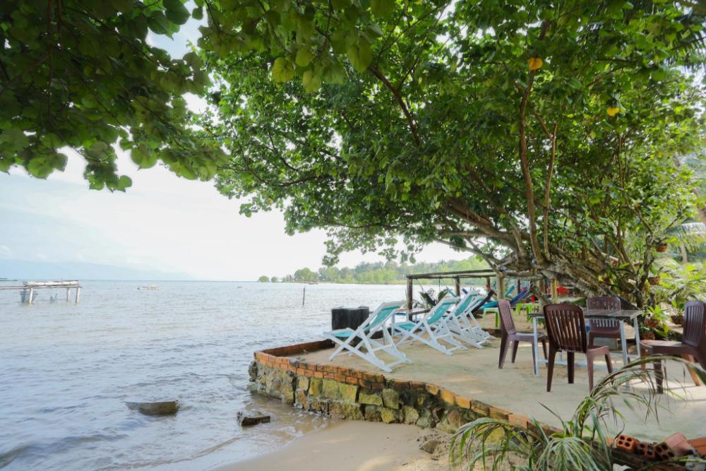 local beach phu quoc