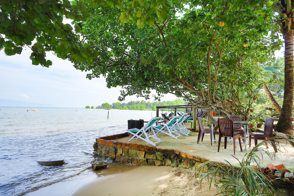 local beach phu quoc