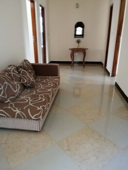 salhiya lodge hostel