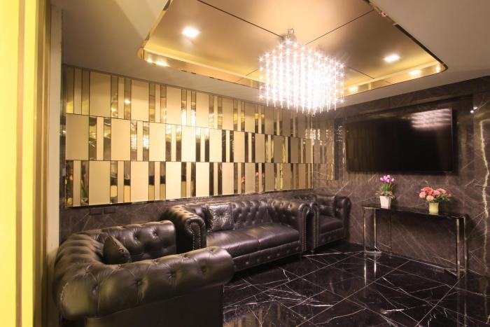 pratunam atrium hotel