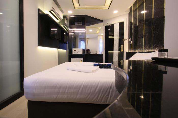 pratunam atrium hotel