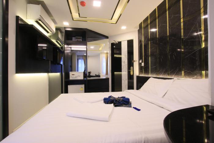 pratunam atrium hotel