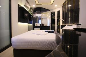 pratunam atrium hotel