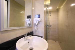 pratunam atrium hotel