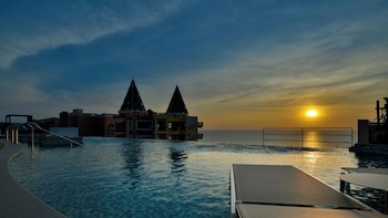 lequ okinawa chatan spa and resort