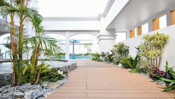 lequ okinawa chatan spa and resort